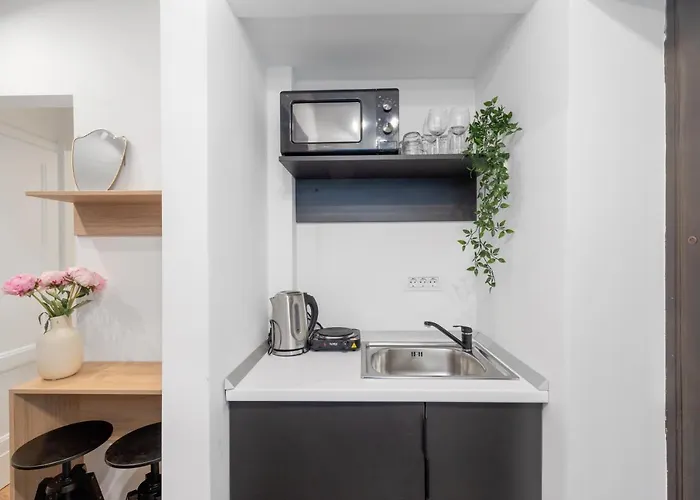 Ultra Central, 15 Sqm By Urbanesq * Бухарест